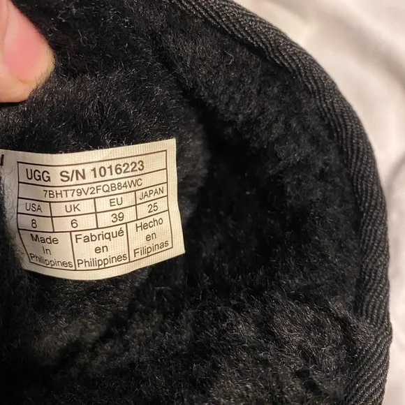 UGG Women’s Classic Short II Boots Size 8 Black - Picture 8 of 11